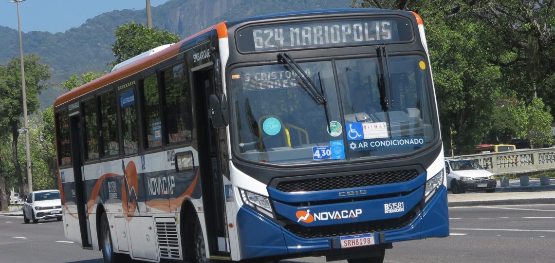 Ônibus da Novacap em circulação nas proximidades do Terminal Gentileza, na cidade do Rio de Janeiro, pela linha: 624 - Mariópolis X Pça. da Bandeira